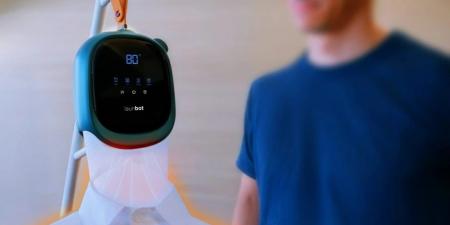 جهاز سفر مبتكر لتجفيف وكى الملابس دون استخدام اليدين