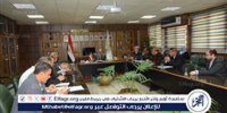 نائب رئيس جامعة أسيوط يترأس اجتماع مجلس إدارة مركز المؤتمرات ودار الضيافة بالجامعة