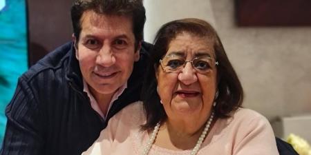 كانت طيبة ربنا يصبرك يا هاني.. نجوم الفن ينعون والدة الفنان هاني رمزي