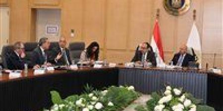 خطة وطنية لإحياء الغزل والنسيج.. دعم المستثمر الجاد وتشديد الرقابة وتعظيم القيمة المضافة للقطن المصري