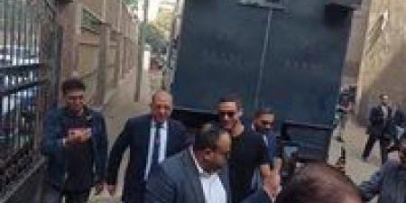 رمضان صبحي يمثل أمام المحكمة لحضور جلسة النطق بالحكم في قضية التزوير