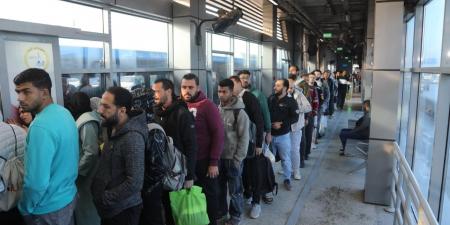 صور.. إقبال كثيف على الأتوبيس الترددي BRT بالطريق الدائري