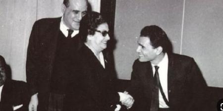 مفاجأة.. عبد الحليم حافظ يكشف عن رأيه في أم كلثوم| لقاء نادر