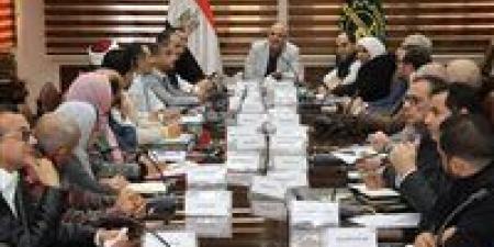 محافظ القليوبية يبحث إجراءات تحويل قرية "القلج" وتوابعها بمركز الخانكة إلى مدينة مستقلة