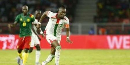 الكاف يُغرم قائد بوركينا فاسو 10 آلاف دولار.. اعرف التفاصيل