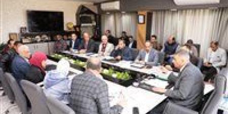 محافظ أسوان يحسمها: 31 مارس آخر موعد لنهو مشروعات «حياة كريمة» لخدمة المواطن دون تأخير