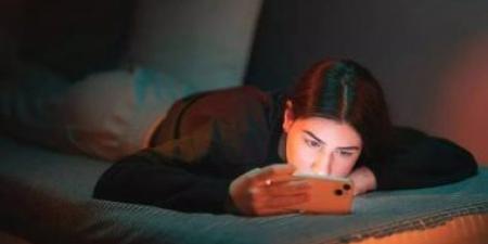 دراسة بريطانية: استخدام وسائل التواصل لا يسبب تدهور الصحة النفسية للمراهقين