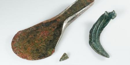 اكتشاف فأس عمره 3500 عام بسويسرا.. هل كشف عن طقوس معينة؟