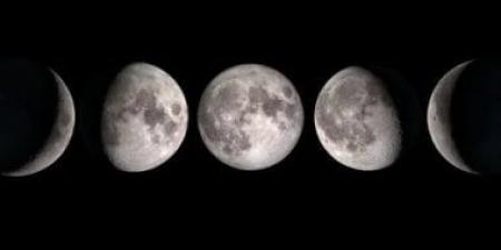 القمر لسه بدر فى السماء.. تفاصيل ظهوره هذه الليلة