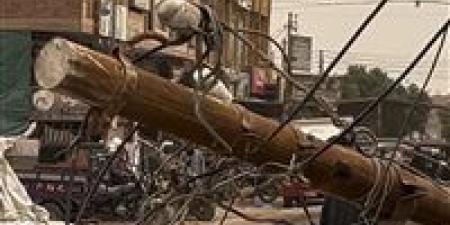 سقوط عمود إنارة بقرية منشأة الجمال بالفيوم بسبب الرياح.. وتحرك عاجل من الأجهزة التنفيذية