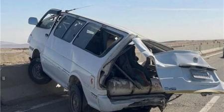 رفع آثار حادث انقلاب ميكروباص في العياط وتيسير الحركة المرورية