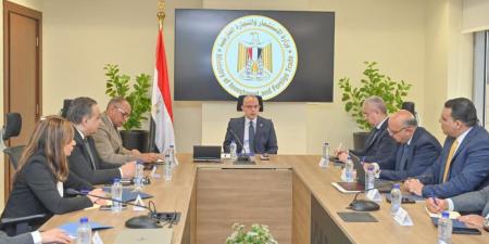 وزير الاستثمار يتابع مؤشرات الأداء ويسرع التحول الرقمي بالجهات التابعة