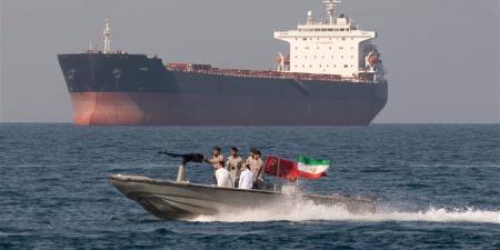 بعد إعلان اتفاق وقف إطلاق النار.. حركة الملاحة لا تزال محدودة في مضيق هرمز