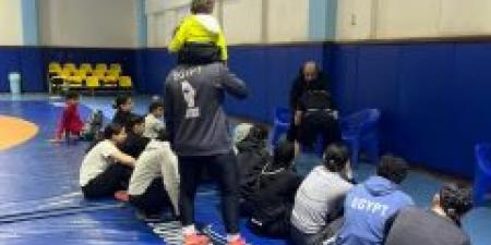 سمر حمزة تصطحب طفلها فى تدريبات المنتخب استعدادا للبطولة الأفريقية للمصارعة..صور