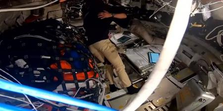 نصب تذكاري على سطح القمر تخليداً لذكرى زوجة قائد أرتميس 2