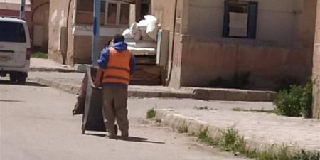 حملات مكثفة لرفع القمامة بمنطقة عمارات الليدو في مطروح وتحسين مستوى النظافة