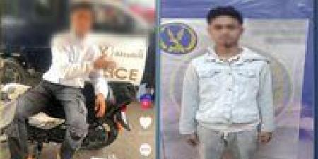 احتجاج صادم أمام المحكمة.. طالب يلوّح بإشارات خارجة في وجه الشرطة بسبب حكم قضائي