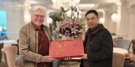 رئيس مهرجان القاهرة السينمائي يبحث تعزيز التعاون مع مهرجان بكين