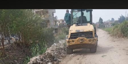 استجابة فورية لشكاوى المواطنين.. تمهيد وتوسعة جانبي ترعة السرساوية بالباجور