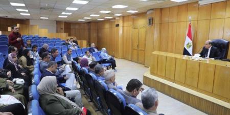 محافظ المنيا يوجه بتمهيد طرق "بهدال" وسرعة تشغيل مجمع خدمات "زهرة"