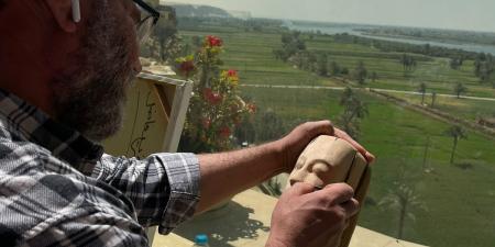 قبل الختام.. فنانون من دول مختلفة يبدعون داخل ورشة ملتقى جبل الطير بالمنيا