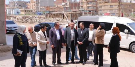 محافظ دمياط يتفقد نقطة الإسعاف وميدان كفر البطيخ لمتابعة أعمال التطوير