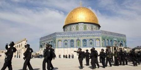 120 مستوطنا يقتحمون المسجد الأقصى بحماية قوات الاحتلال الإسرائيلى