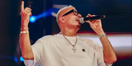 إقبال جماهيري ضخم.. نفاد فئتي Regular وFanpit لحفل عمرو دياب