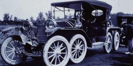 "أوكتوأوتو" سيارة بثمانى عجلات مبتكرة سعت لتغيير مفهوم الراحة فى القيادة