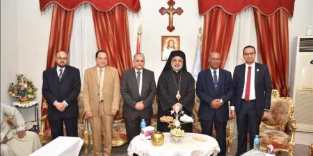 الأنبا عمانوئيل يستقبل محافظ الأقصر للتهنئة بعيد القيامة المجيد
