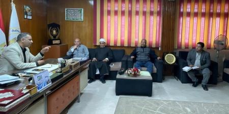 وكيل الشباب والرياضة بالقليوبية يبحث تنفيذ حزمة من البرامج التوعوية بالمراكز