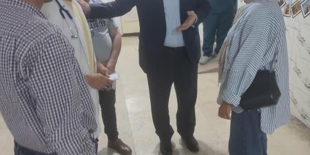 نائب وزير الصحة يفاجئ مستشفى 6 أكتوبر المركزي بزيارة مسائية.. ويُحيل المقصرين للتحقيق