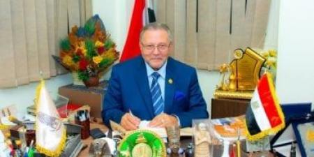 وزيرة الثقافة تكرم محمد الكحلاوى على هامش احتفالية تراثى 7