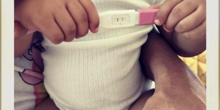 بخرزة زرقاء.. ديبيكا بادكون تعلن حملها الثاني