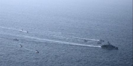 تقارير: استهداف سفينة ثالثة في مضيق هرمز