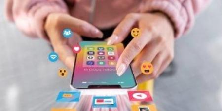 اليابان تدرس فرض قيود عمرية على وسائل التواصل وسط موجة تنظيم عالمى