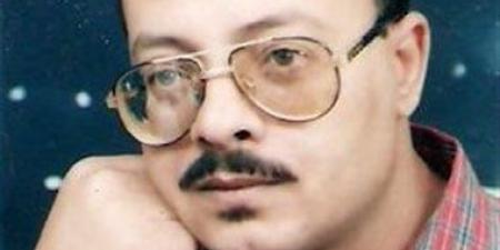 وفاة الشاعر والناقد أشرف البولاقي عن عمر ناهز 57 عامًا