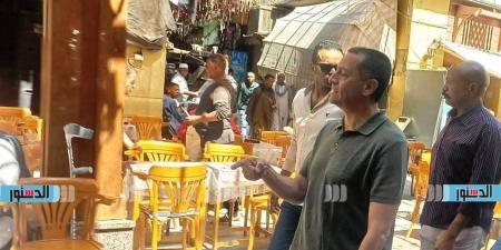 محافظ أسوان يتابع إصلاح كسر خط للمياه وطفح للصرف الصحى