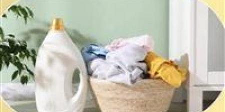 أفضل طرق تنظيف الملابس البيضاء والسوداء بدون تلف الأقمشة والحفاظ عليها