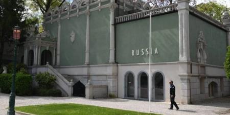 لجنة تحكيم بينالى البندقية تستبعد إسرائيل من الجوائز الكبرى.. والسبب غزة