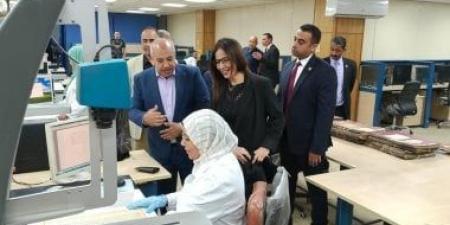 وزيرة الثقافة تتفقد دار الكتب وتطّلع على أحدث أجهزة المسح الضوئى للوثائق