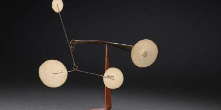 عرض مجسم معدنى متحرك للنحات كالدير للبيع بـ120 ألف دولار فى مزاد بباريس