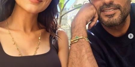 مي عمر تشارك الجمهور صور سيلفي مع زوجها