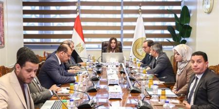 وزيرة التنمية المحلية والبيئة تتابع الملفات التنموية والخدمية وتناقش خطة عمل 2026/2027