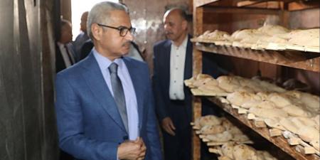 محافظ بني سويف يُفاجئ مخبزًا بإهناسيا ويشدد على تطبيق الغرامات