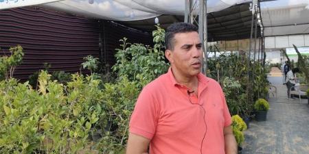 مفيد وغني بالفيتامينات.. اللوز الهندي يجذب زائري معرض زهور الربيع (فيديو)