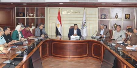 سكرتير عام بني سويف يتابع مستجدات الموقف التنفيذي لمشروعات الخطة الاستثمارية بقطاع الطرق