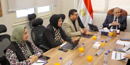 رئيس هيئة الدواء يناقش تعزيز الاستثمار والتوطين في القطاع الدوائي