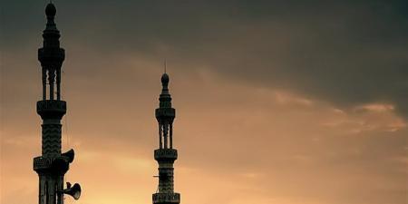 موعد أذان العشاء اليوم السبت 2 مايو 2026 بالقاهرة