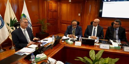 وزير البترول يوجه بالإسراع في استغلال إمكانات البترول والغاز بحقول خالدة